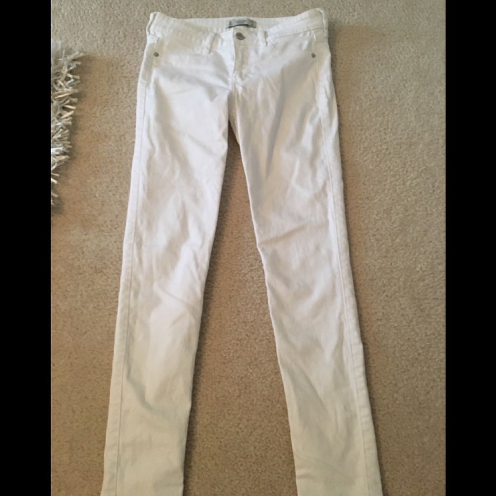 White Abercrombie and Fitch full length jeans